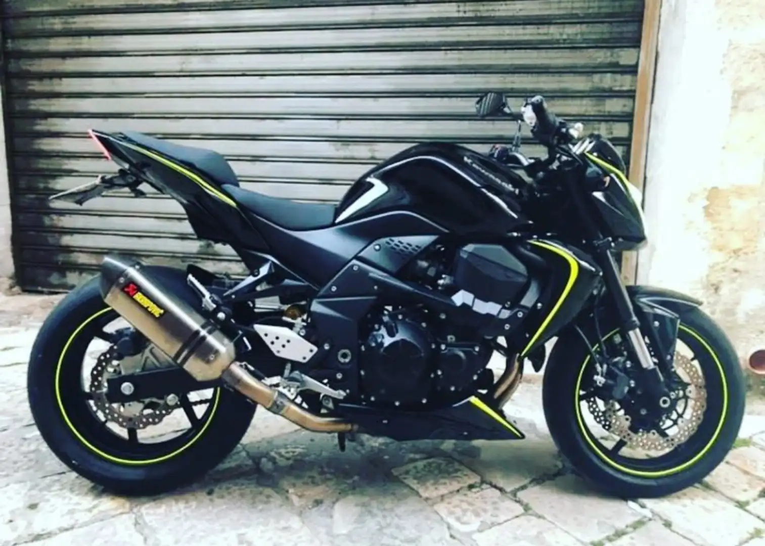 Kawasaki Z 750 R Negro - 1