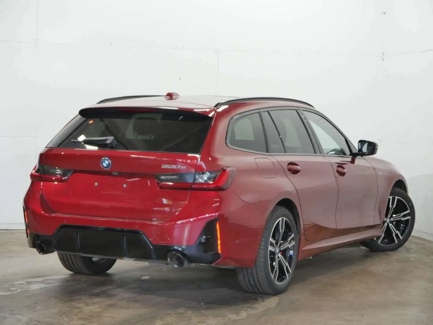 BMW 330 e Touring M Sport PRO //AHK Stop&Go FACELIFT Rood - 2