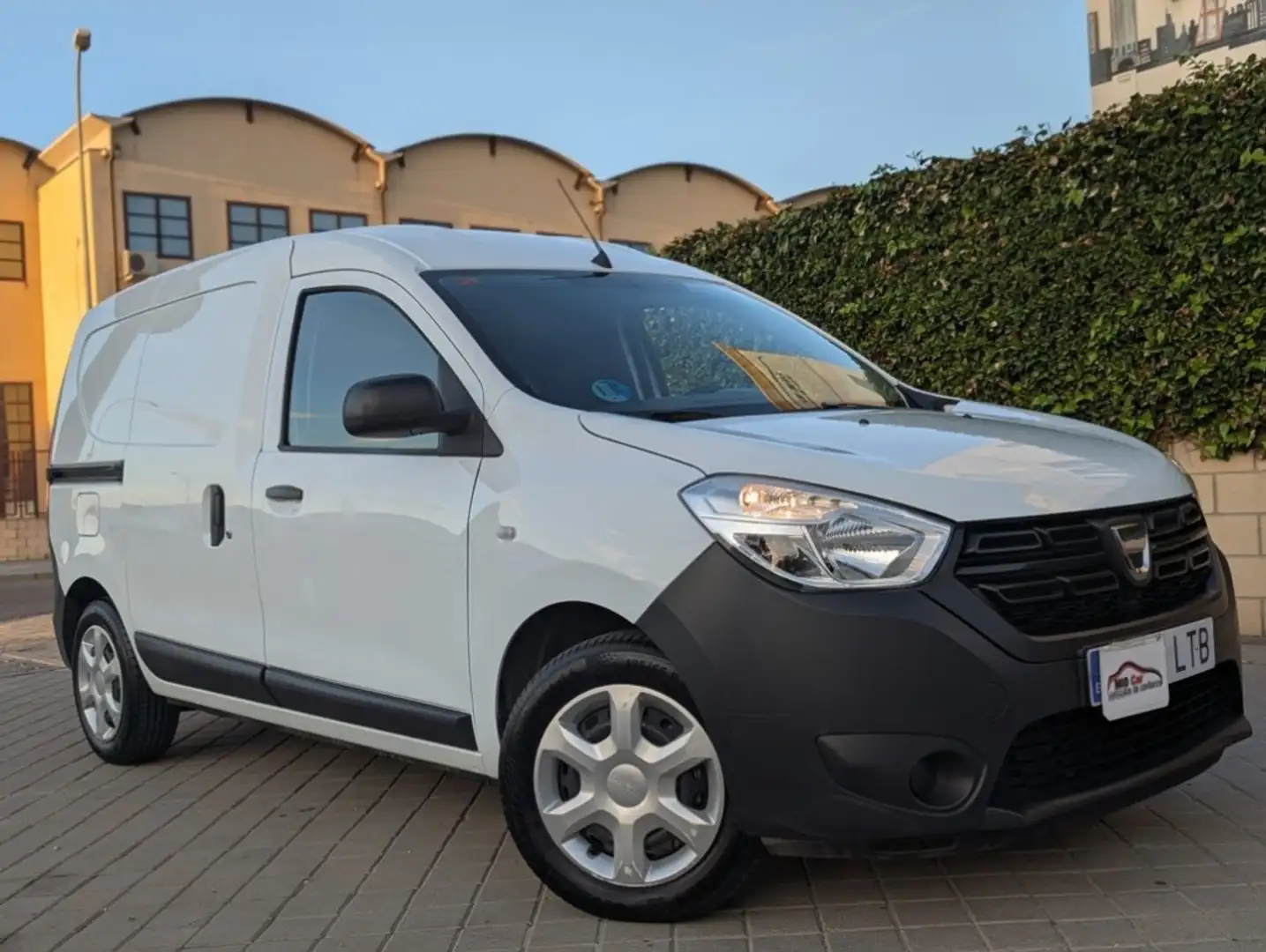 Dacia Dokker Comercial Van 1.6 GLP Essential 80kW Blanco - 1