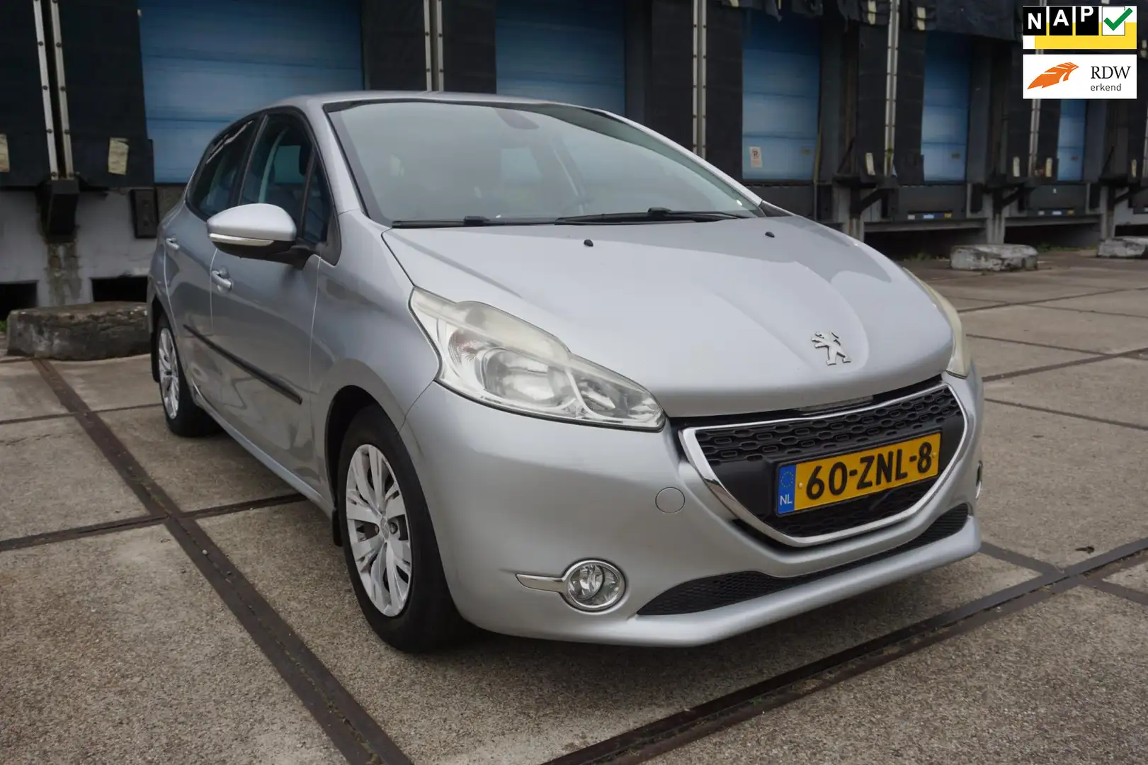 Peugeot 208 1.2 VTi Envy Gris - 1