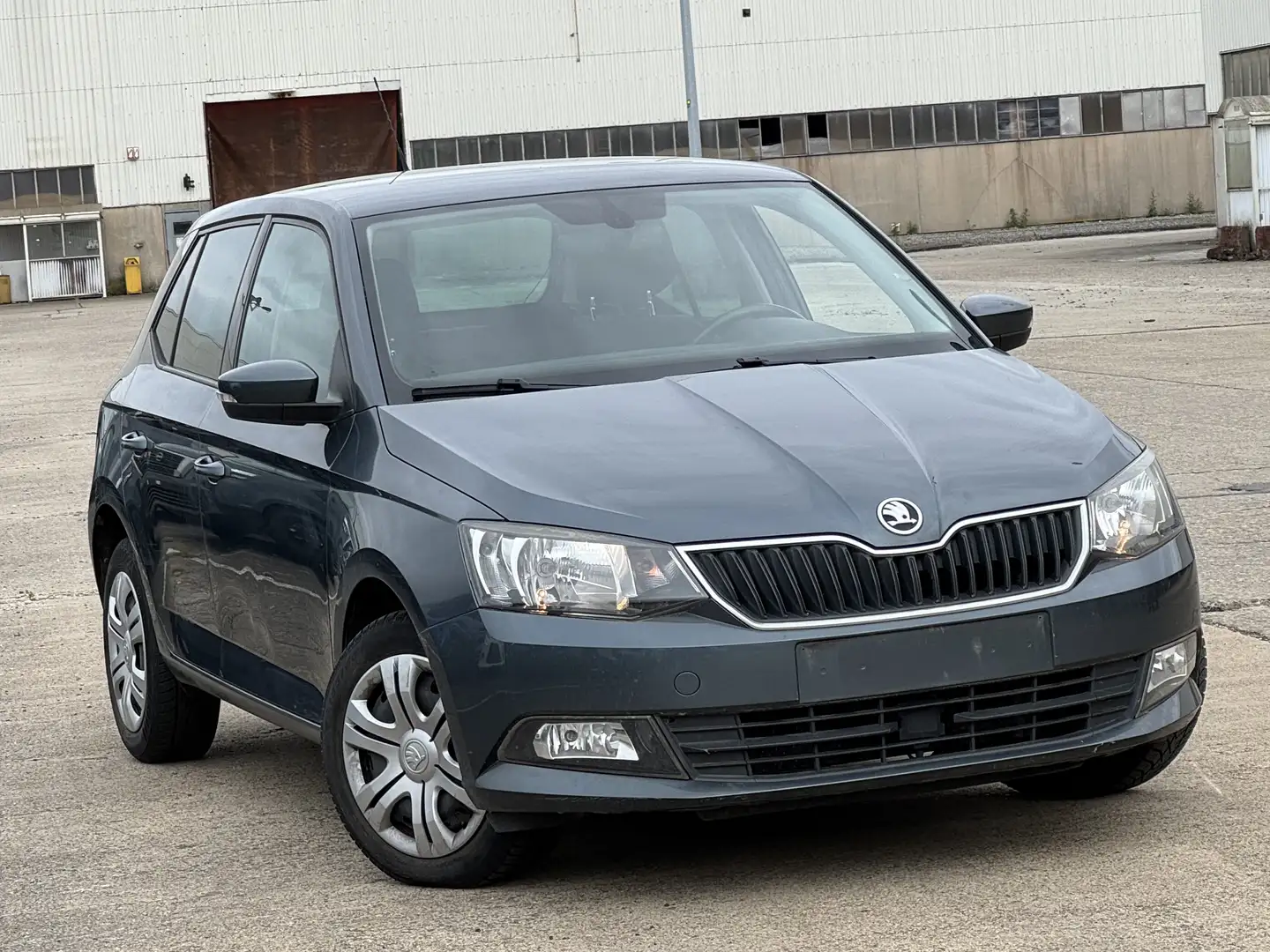 Skoda Fabia 1.0i/CLIMA/NEW MODELS/EURO6B/1PROP CARNET Gris - 2