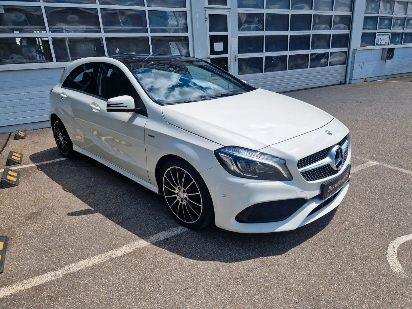 Mercedes-Benz A 200 AMG|Peak|LED|Pano|Ambiente|Keyless|Navi Blanc - 2