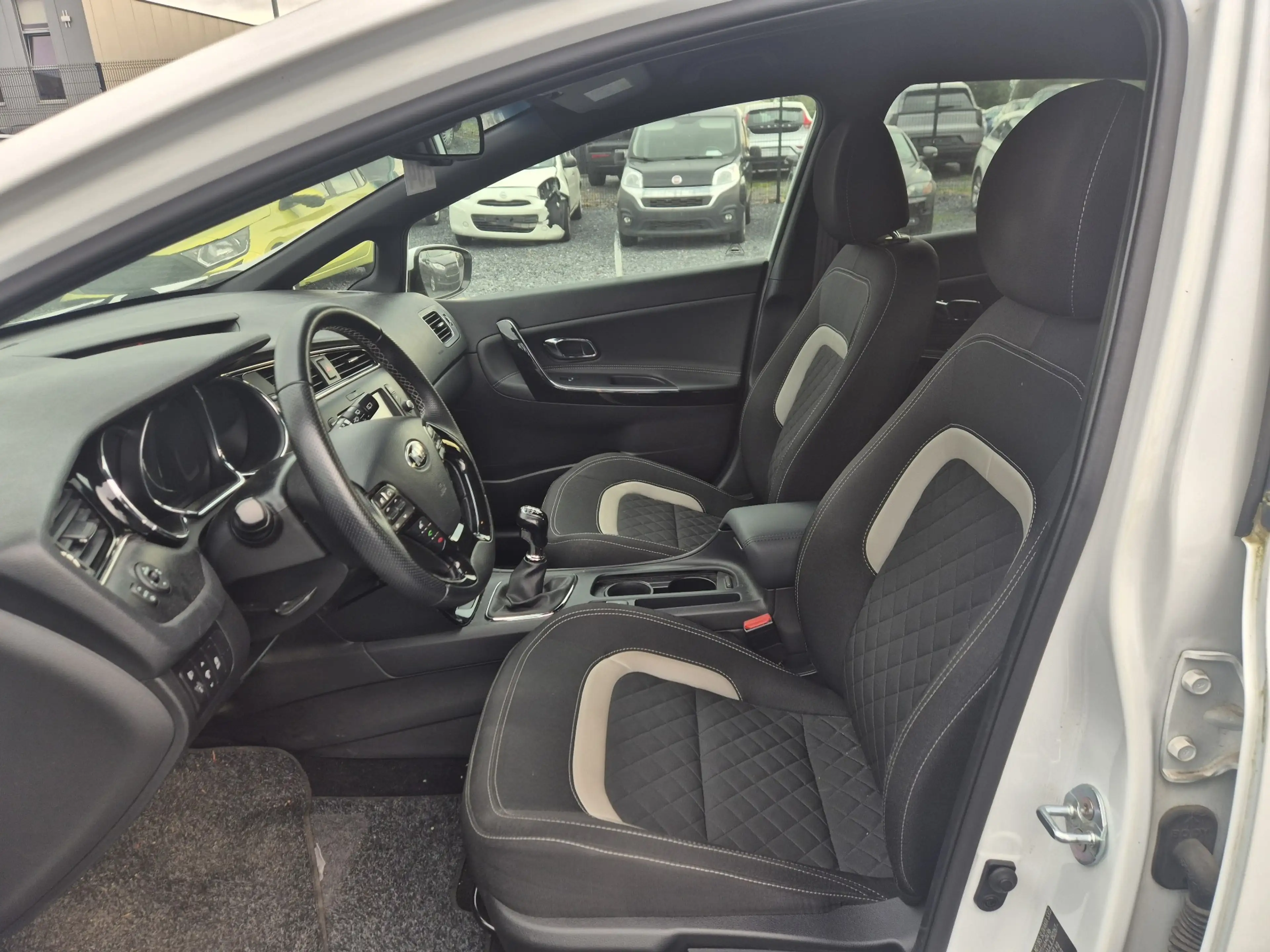 Kia Ceed / cee'd 1.0 T-GDi GT Line ISG / Marchand ou Export — photo 11