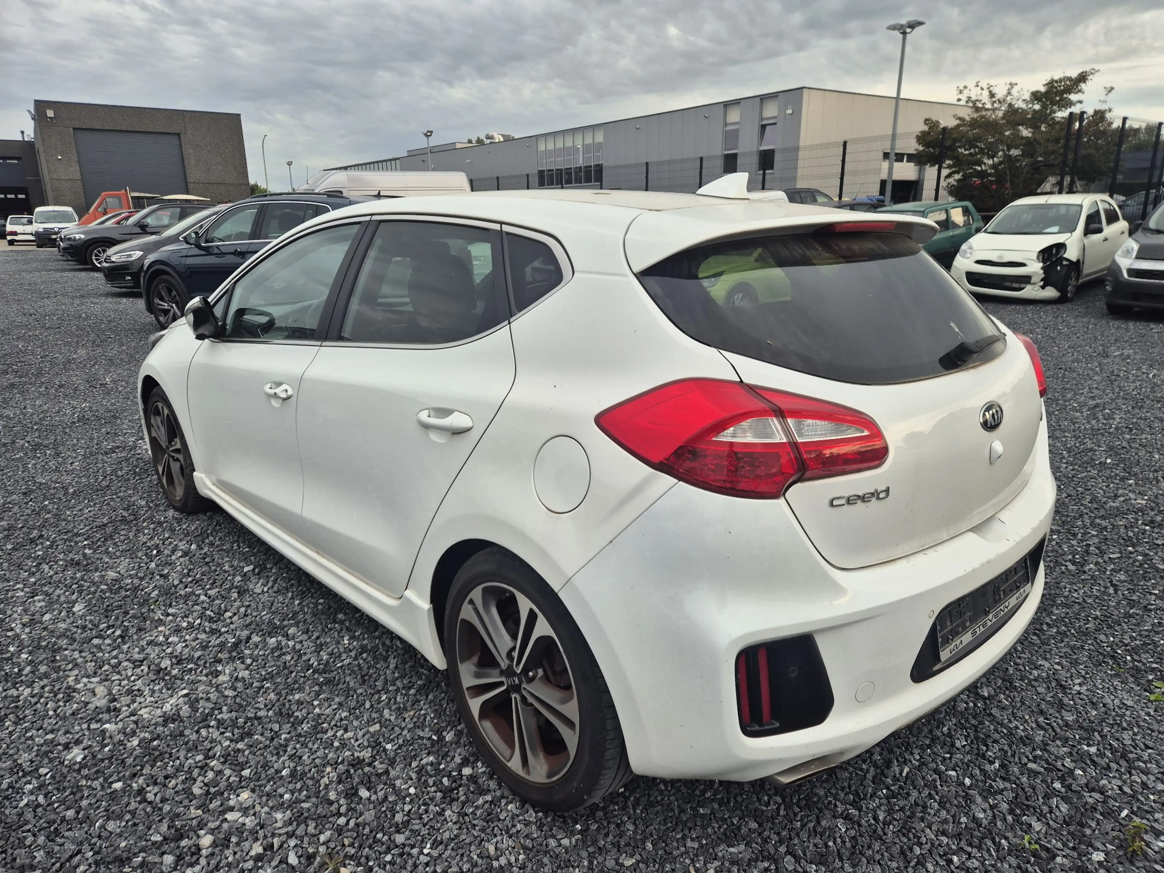 Kia Ceed / cee'd 1.0 T-GDi GT Line ISG / Marchand ou Export — photo 4