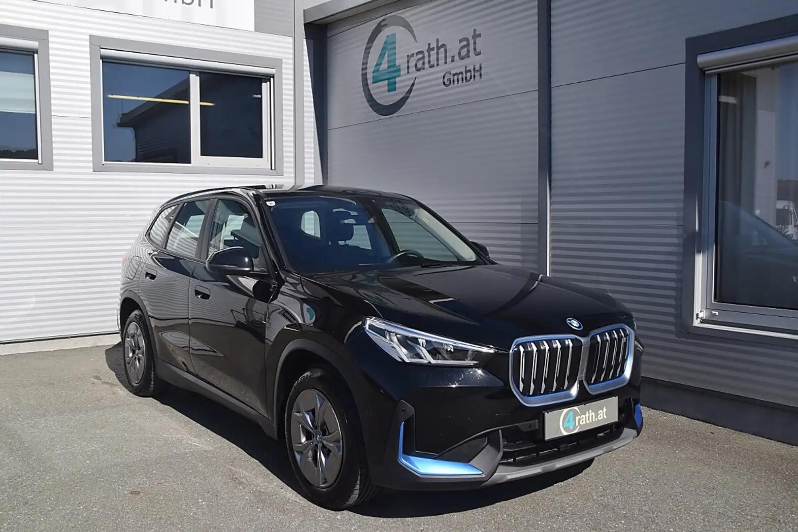 BMW iX1 xDrive30 64,7kWh / NETTO: 23.233 € Schwarz - 1