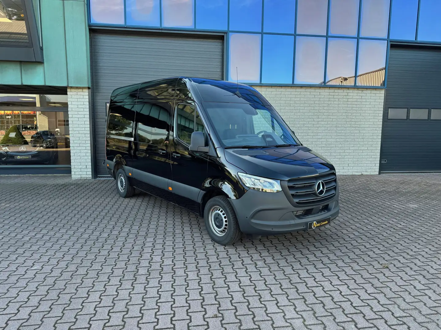 Mercedes-Benz Sprinter 319 Pro L2H2 BPM vrij 9G-Tronic Mbux Navi Led Kopl Zwart - 1