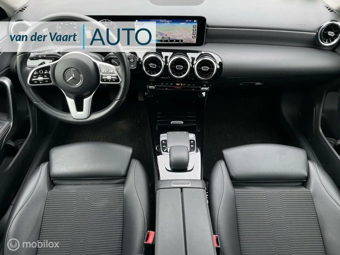 Mercedes-Benz A 180 Business Solution Plus Upgrade Automaat Grijs - 2
