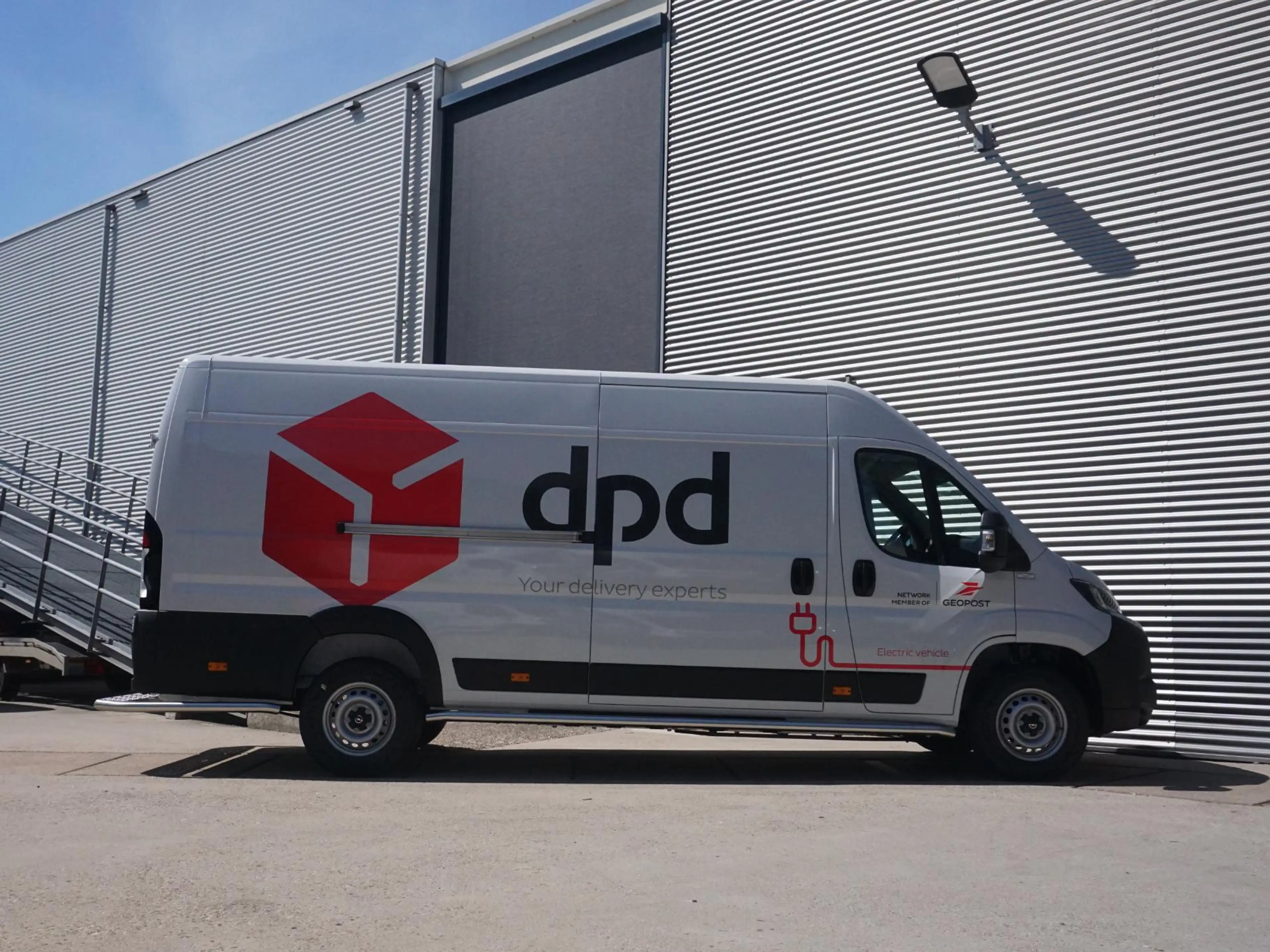 Opel Movano-e Electric 3.5t L4H2 Zwaar 110 kWh DPD — photo 6