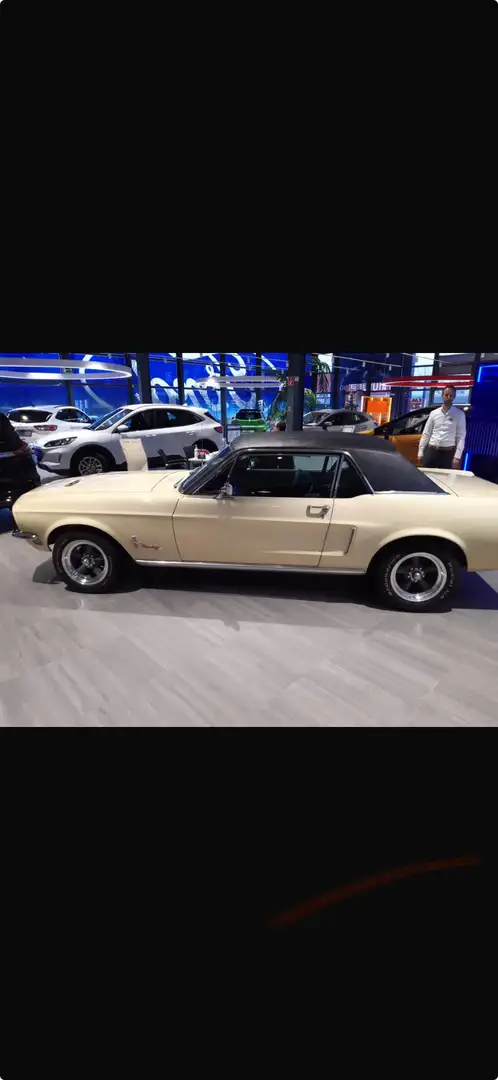 Ford Mustang Yellow - 2