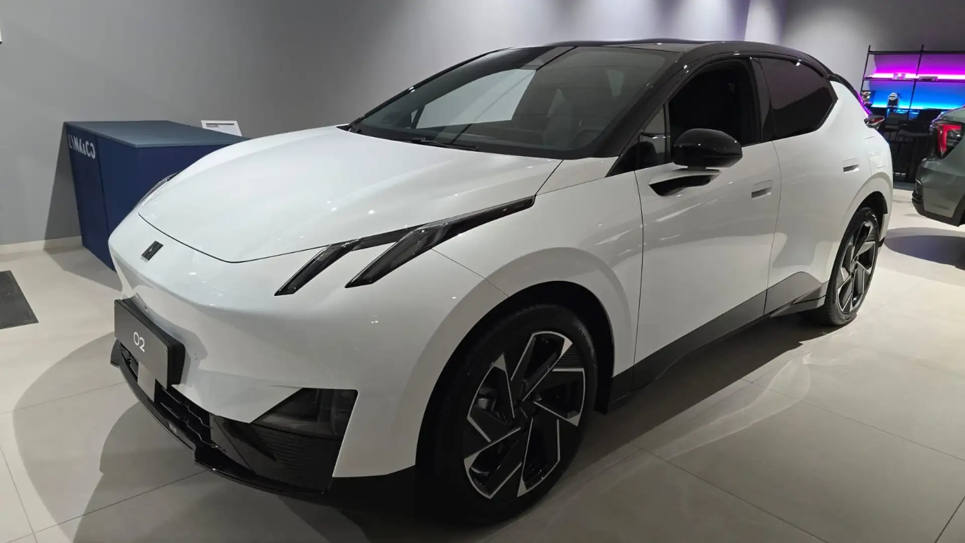 Lynk & Co 02 02 66 kWh More Weiß - 1