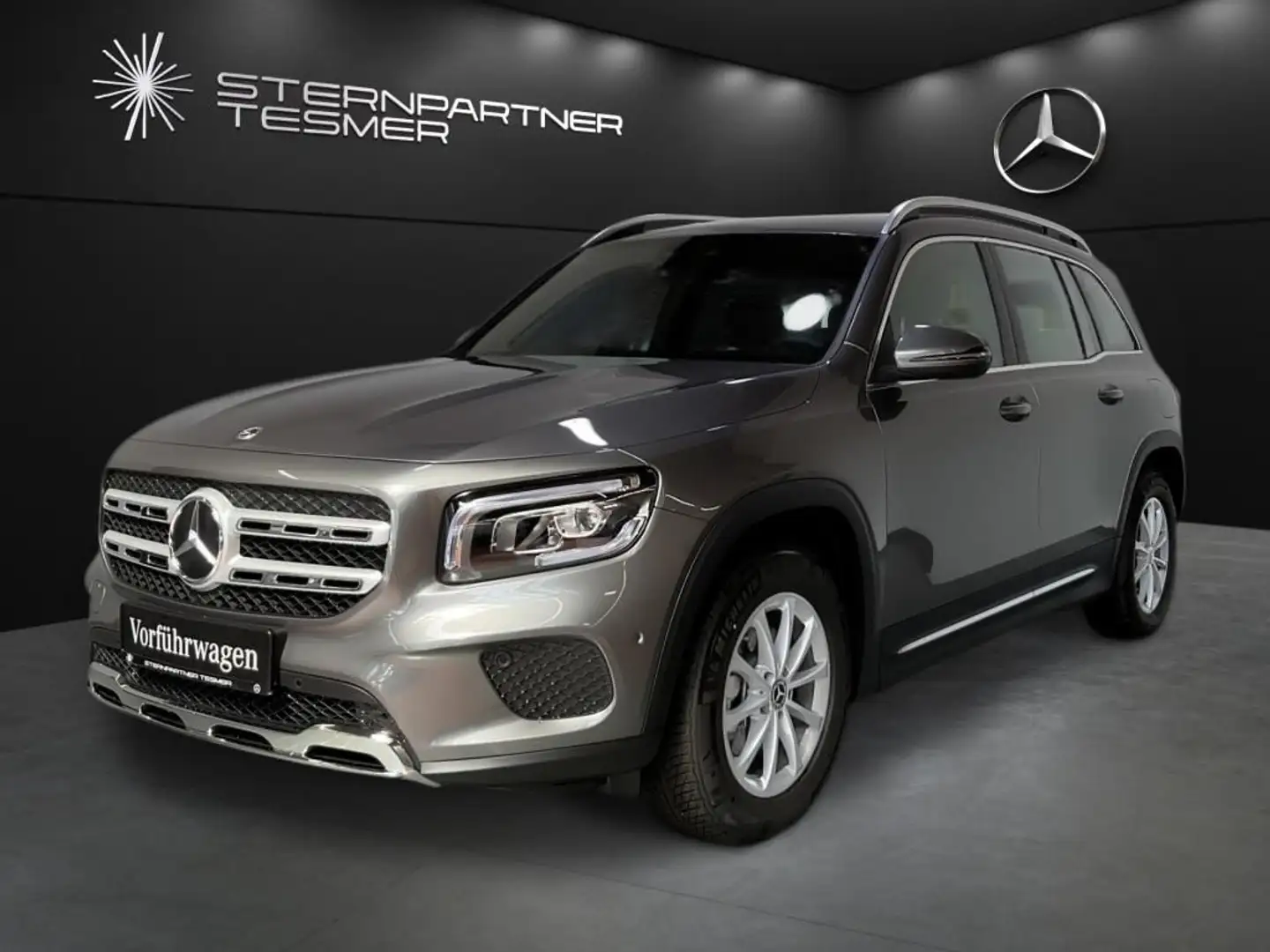 Mercedes-Benz GLB 180 Progressiv, Navi, PDC, LED, Carpl., Gris - 2