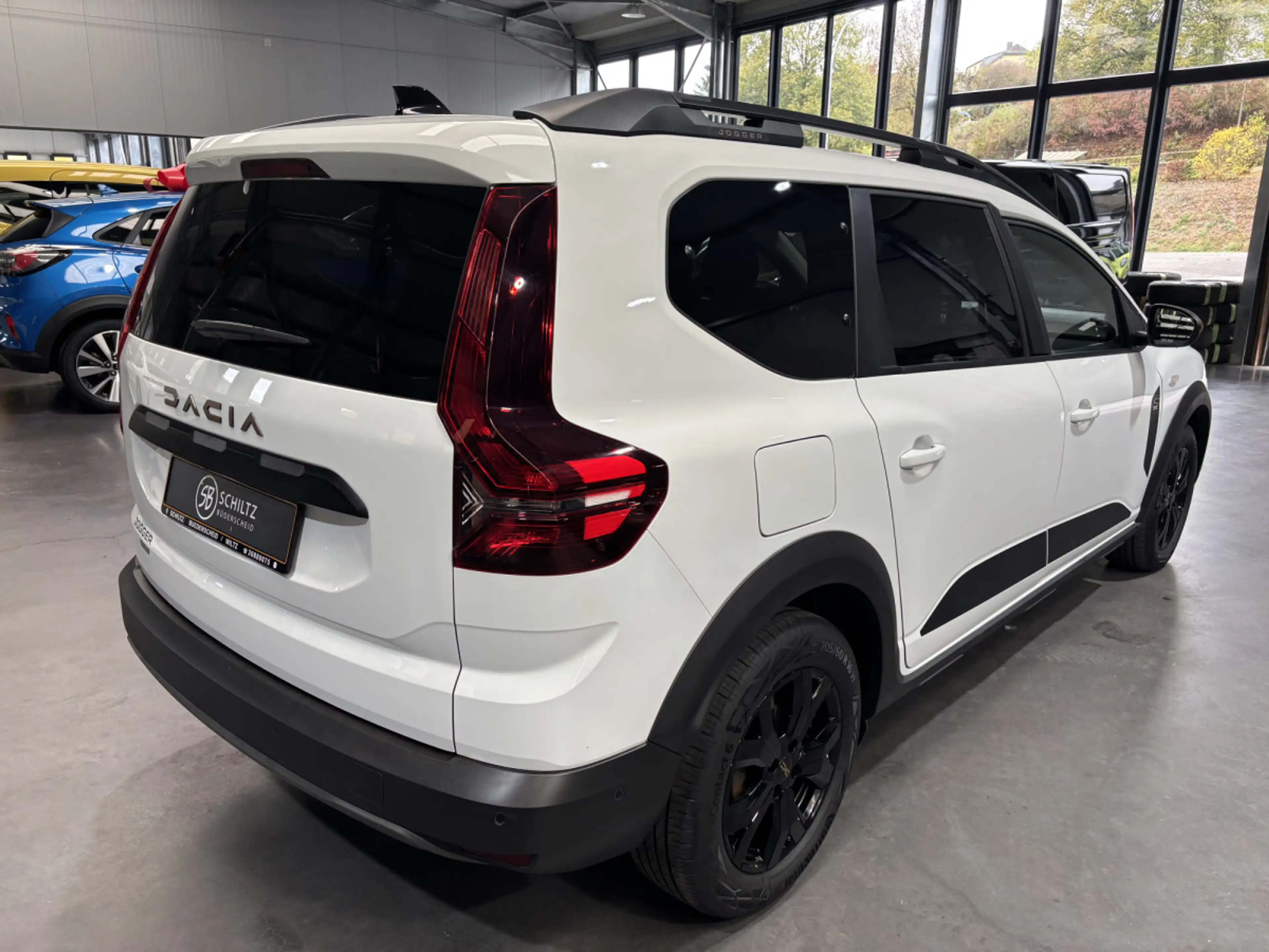 Dacia Jogger 1.6 FullHybrid 140  AT — photo 3