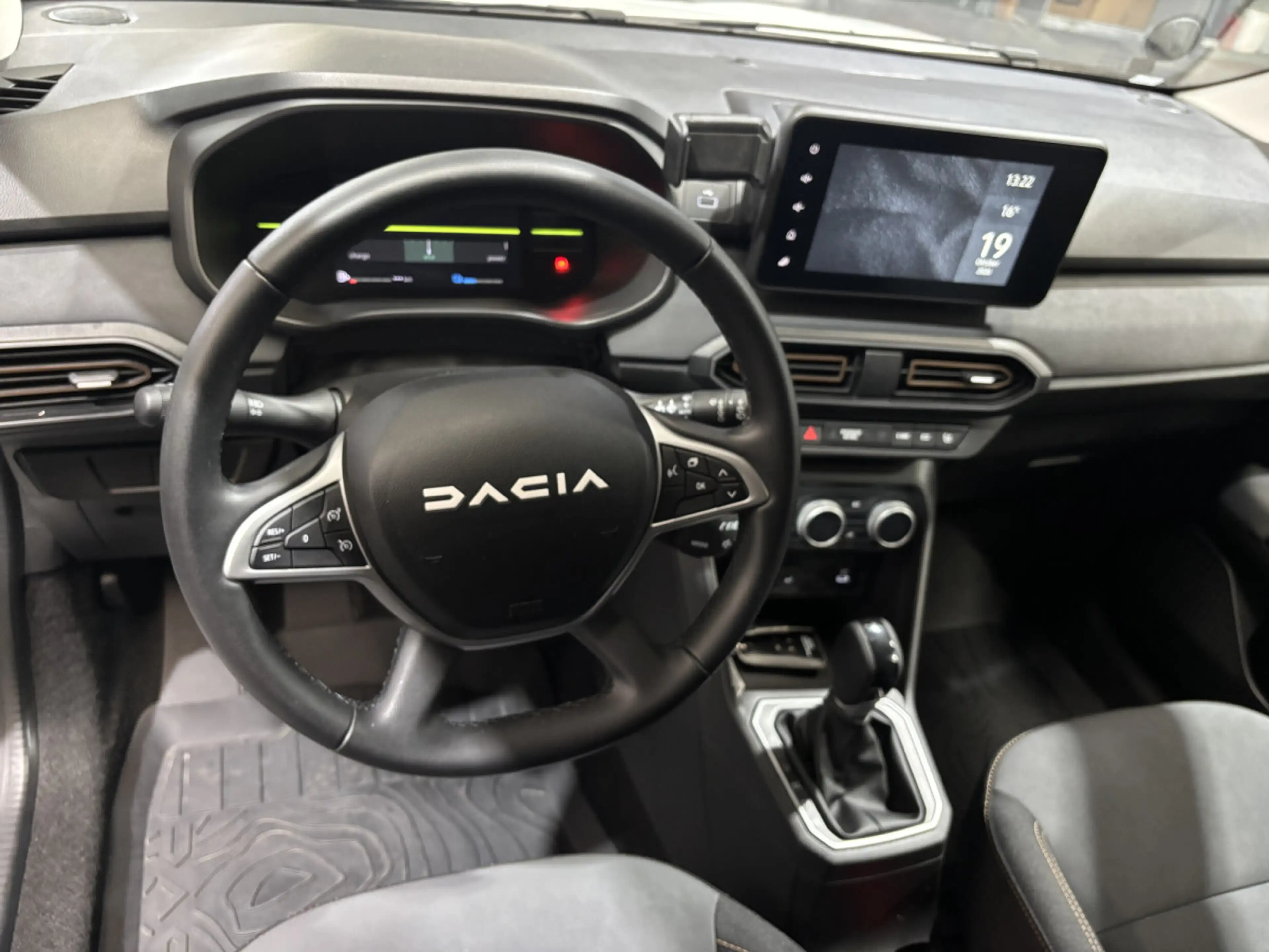 Dacia Jogger 1.6 FullHybrid 140  AT — photo 10