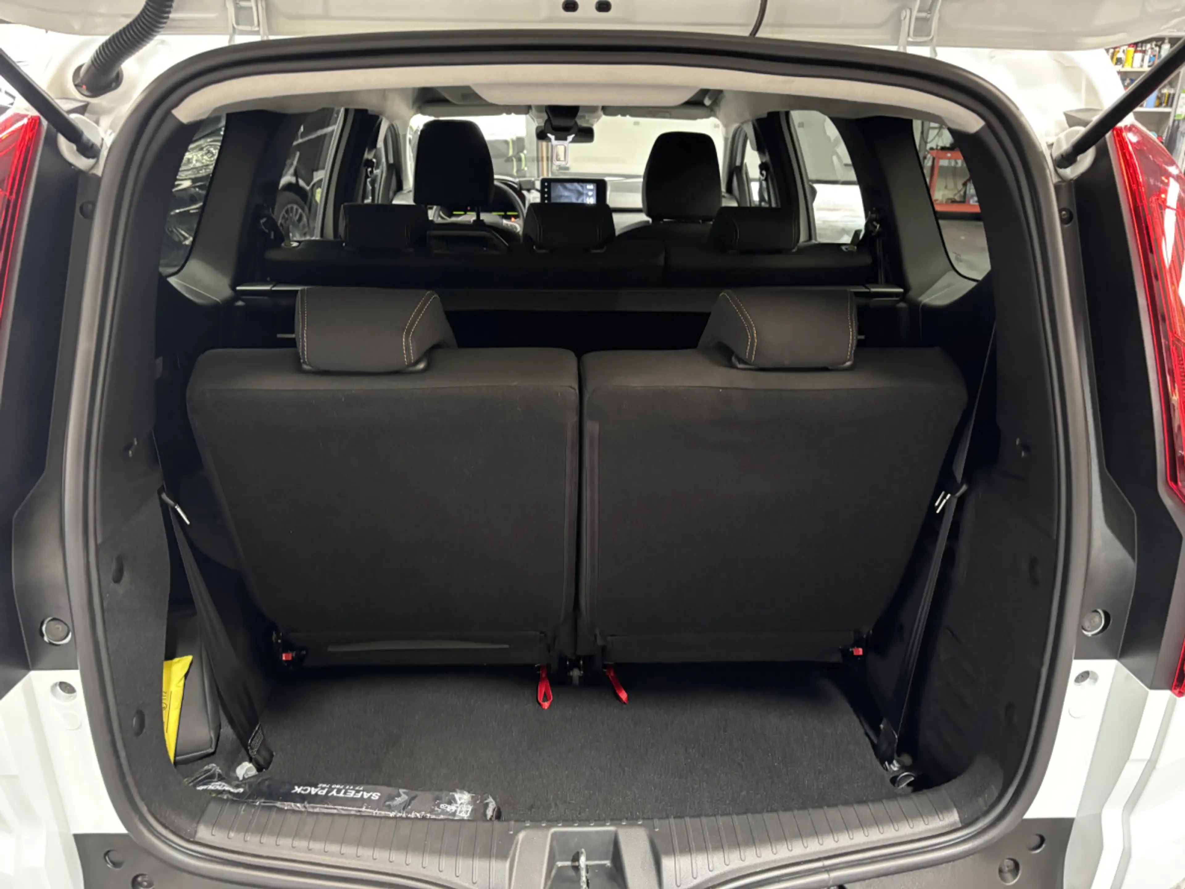 Dacia Jogger 1.6 FullHybrid 140  AT — photo 13