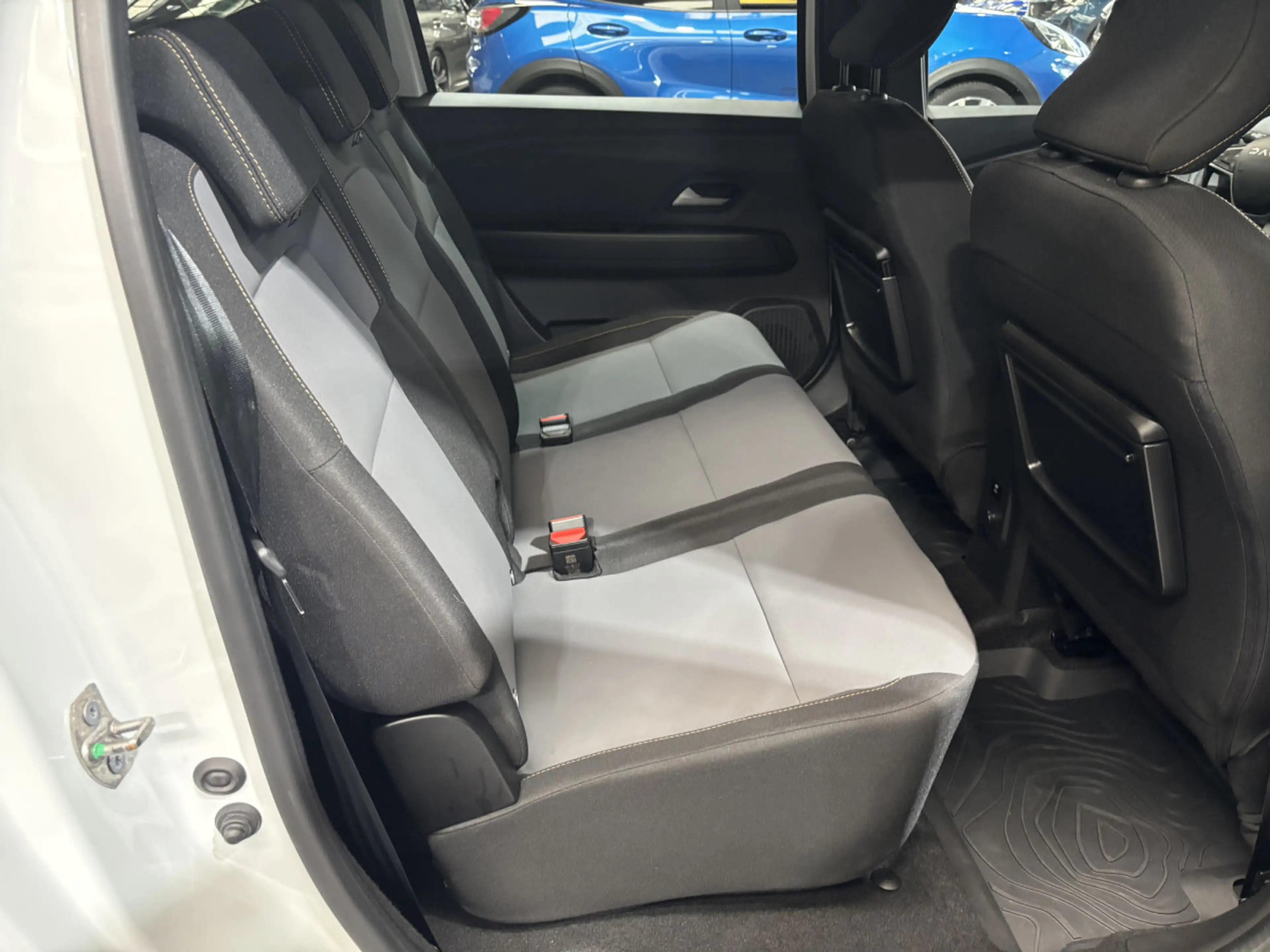 Dacia Jogger 1.6 FullHybrid 140  AT — photo 12