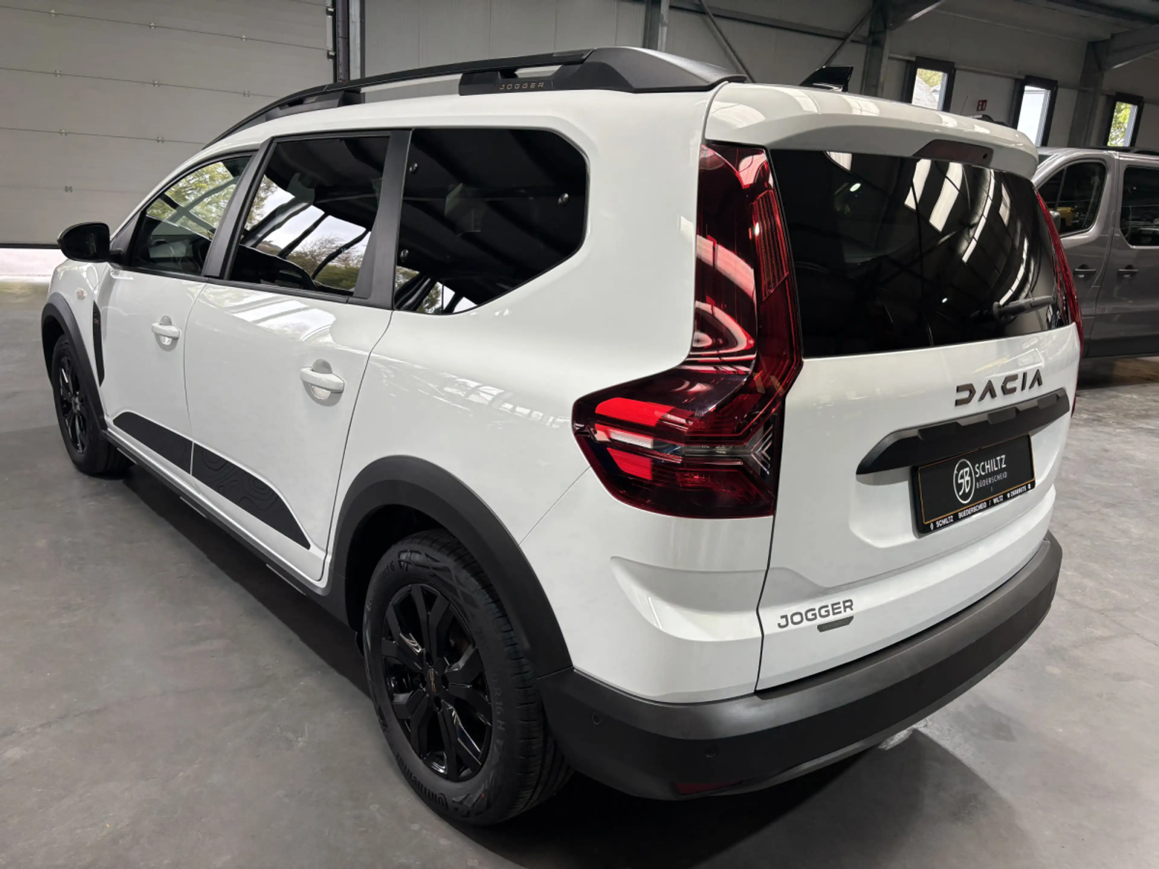 Dacia Jogger 1.6 FullHybrid 140  AT — photo 5