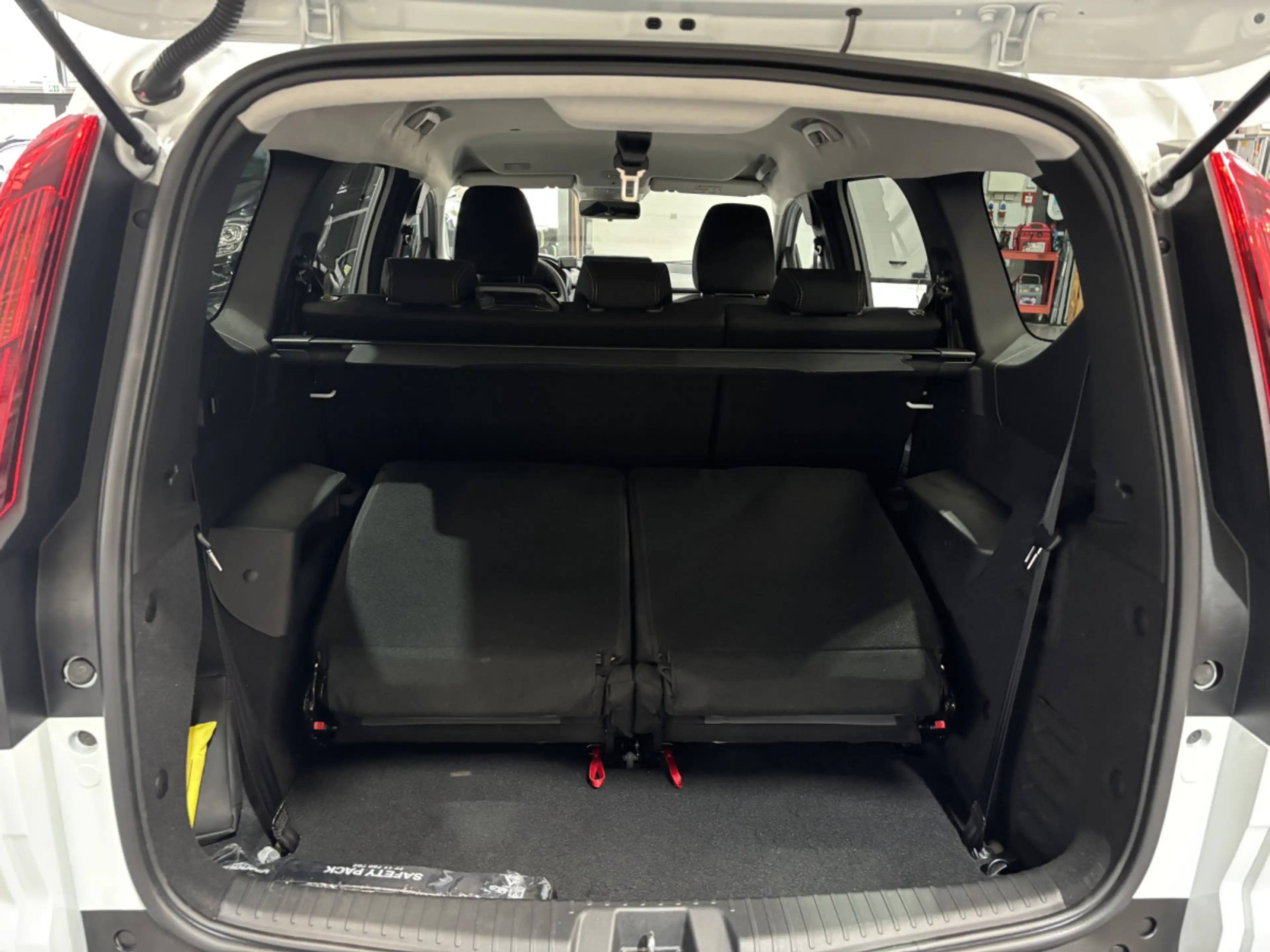 Dacia Jogger 1.6 FullHybrid 140  AT — photo 14