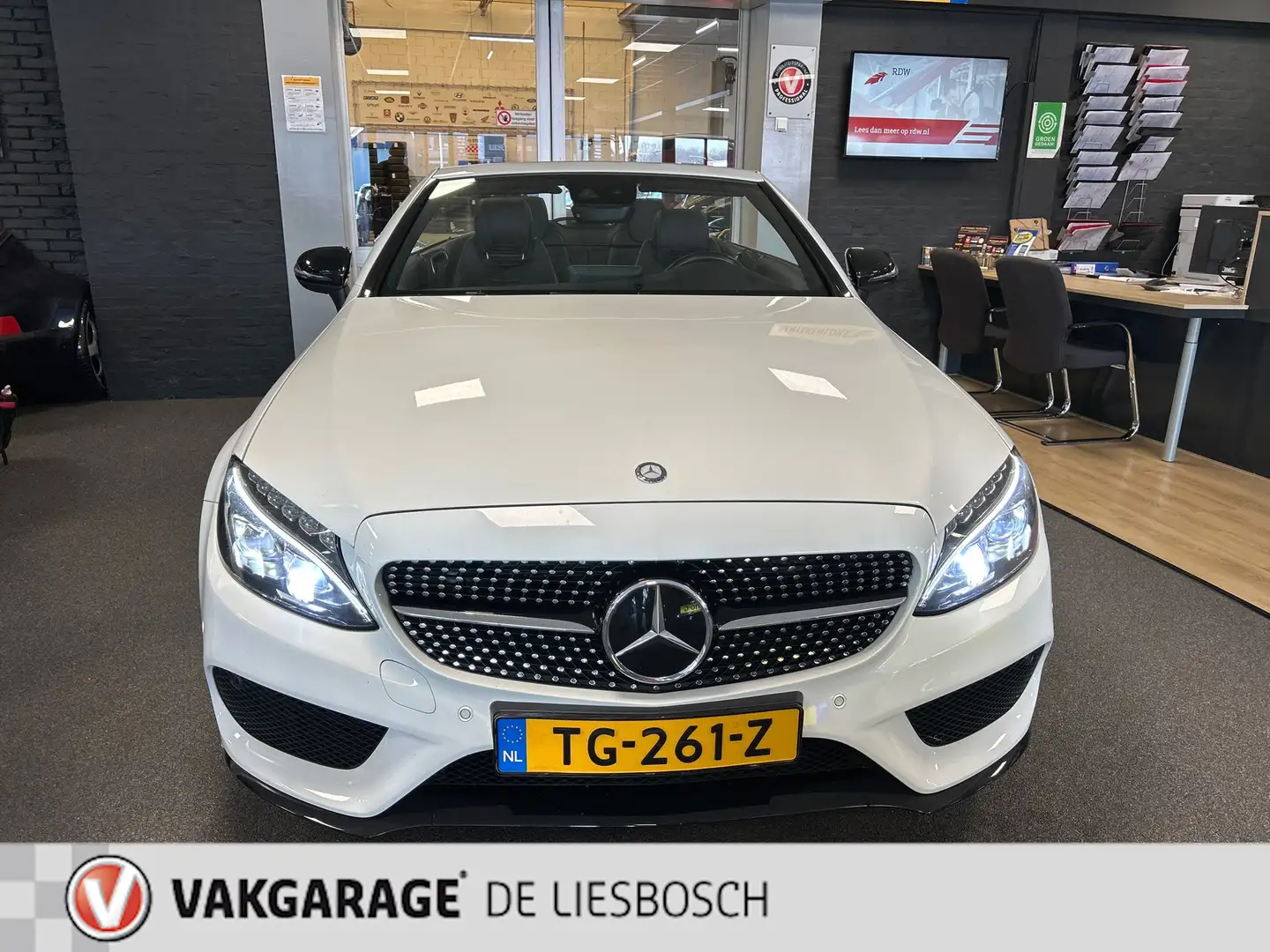 Mercedes-Benz C 400 Cabrio 4MATIC Prestige AMG ,STOEL KOELING,NEK VERW Wit - 2