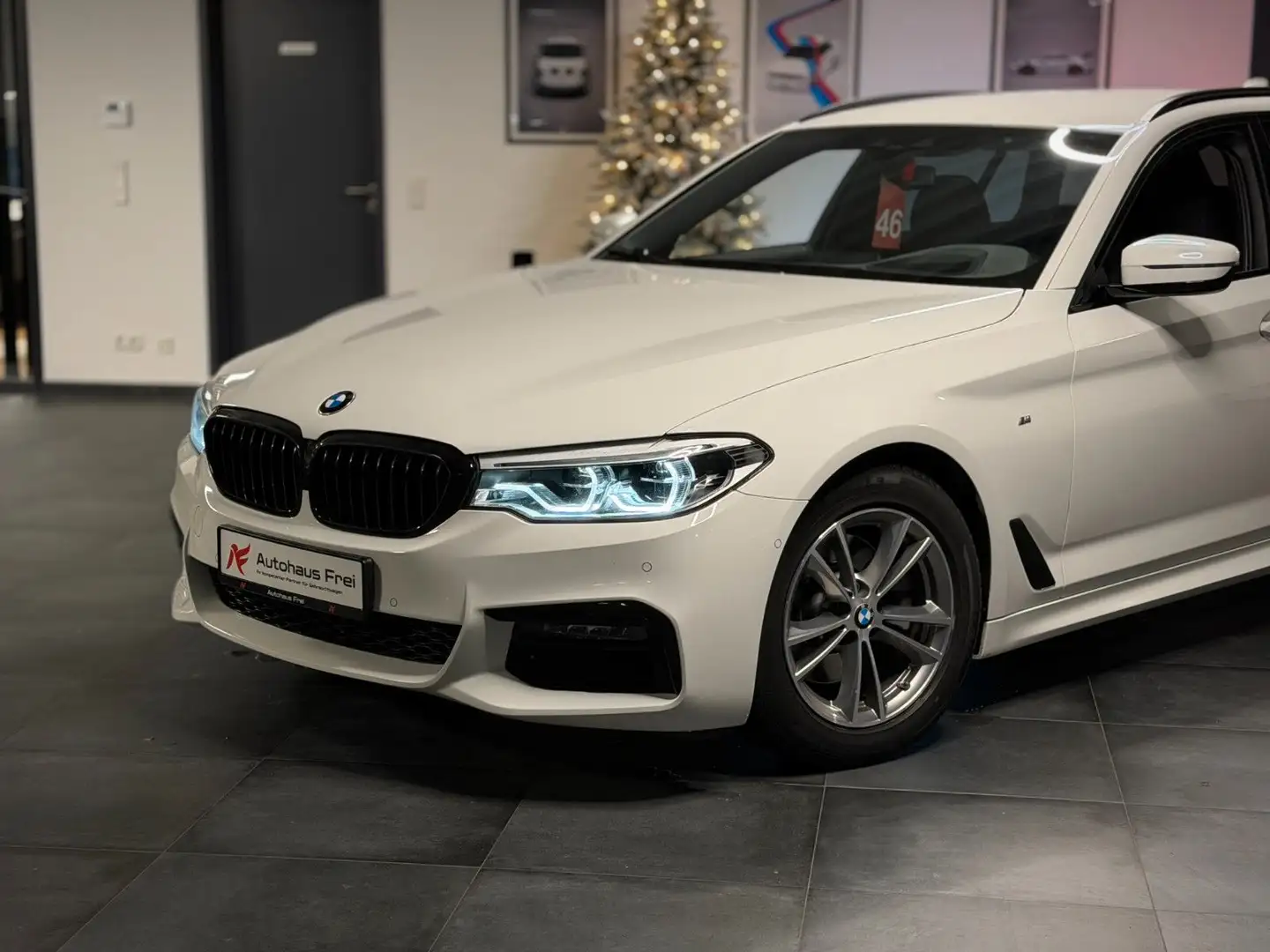 BMW 520 d M Sport Mild-Hybrid *HUD*Kamera*Keyless-Go Weiß - 1