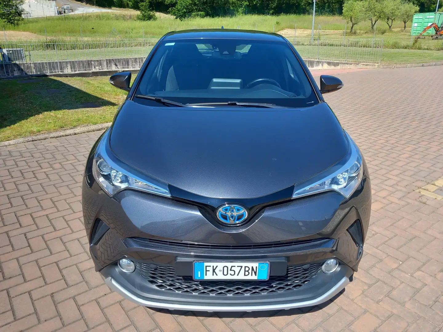 Toyota C-HR C-HR 1.8h Active 2wd e-cvt Šedá - 2