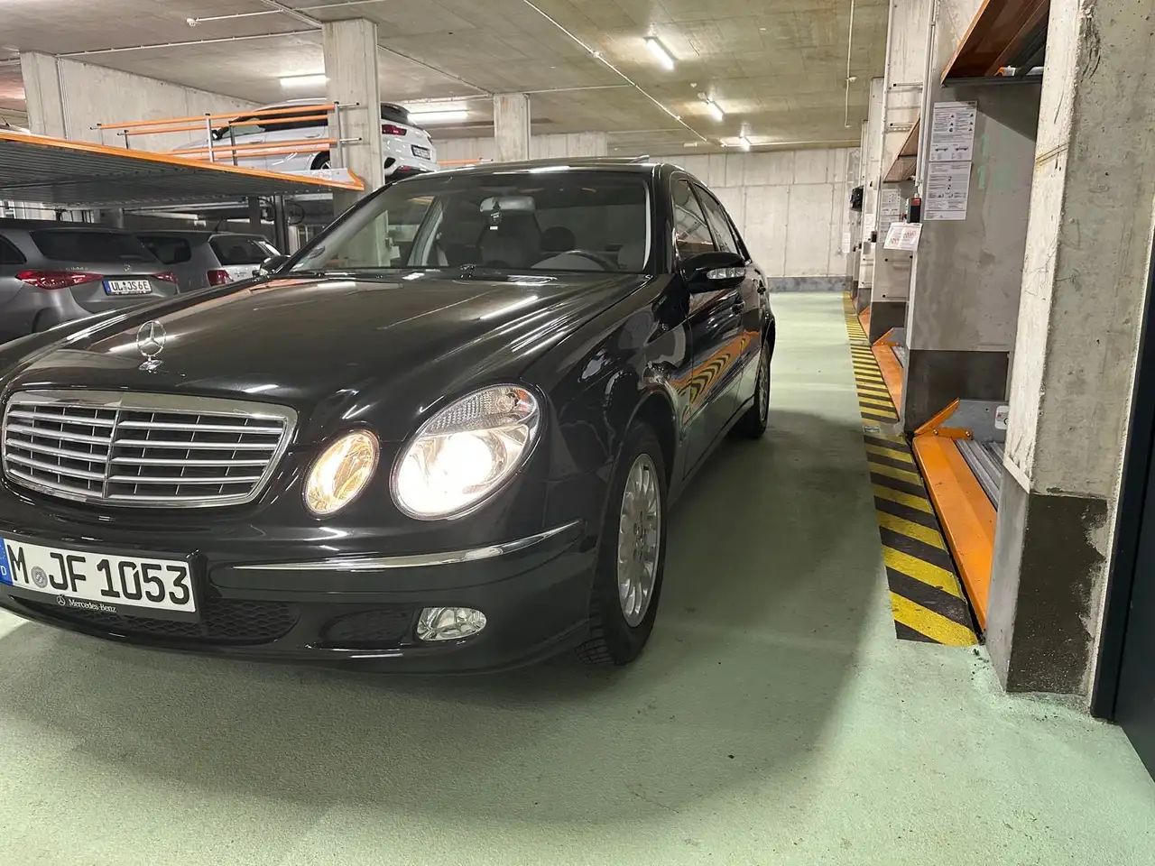 Mercedes-Benz E 200 Kompressor Automatik Elegance — photo 1 of 9