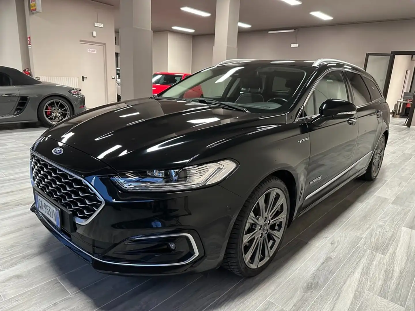 Ford Mondeo Mondeo SW 2.0 hybrid Vignale Fekete - 2