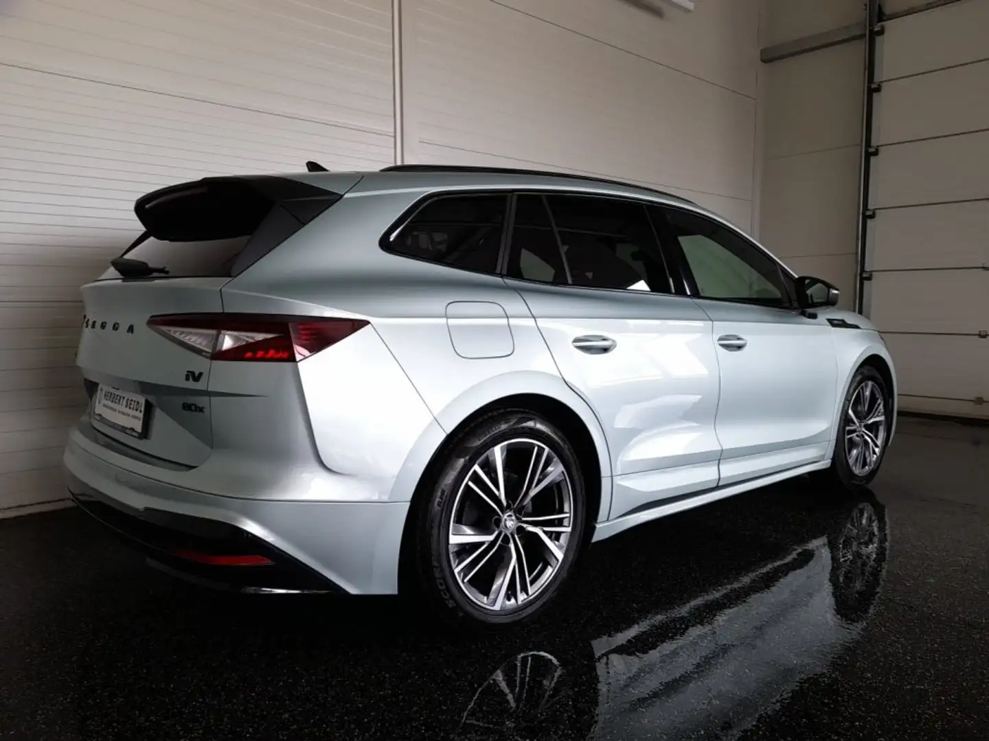 Skoda Enyaq IV SPORTLINE 4x4 82kWh Aut. *SKY / MATRIX-LED / NAVI / AHV & 360° KAMERA / E-SITZE & MEMORY / 3-ZONEN-KLIMA / KEYLESS* Silber - 2