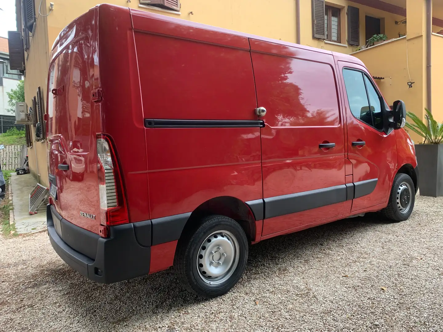 Renault Master 2.3 DCI 110 CV L1 - H1 Rojo - 1