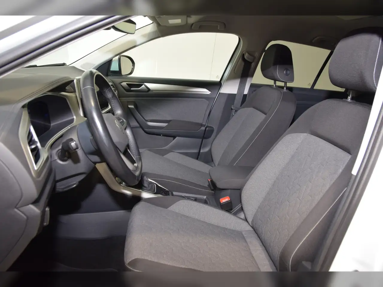 Volkswagen T-Roc TSI Move DSG AHK - LED - Navi 9