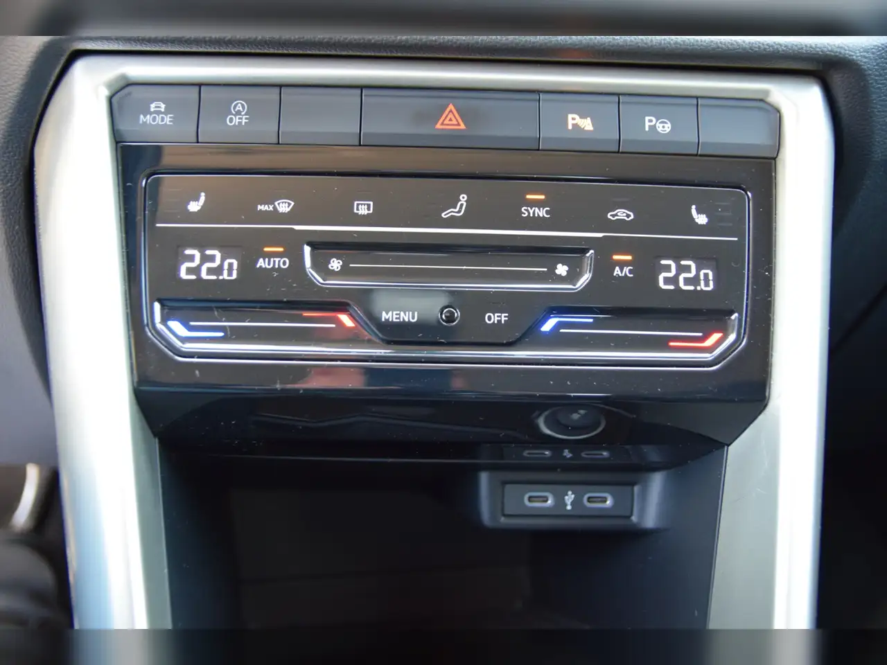 Volkswagen T-Roc TSI Move DSG AHK - LED - Navi 14