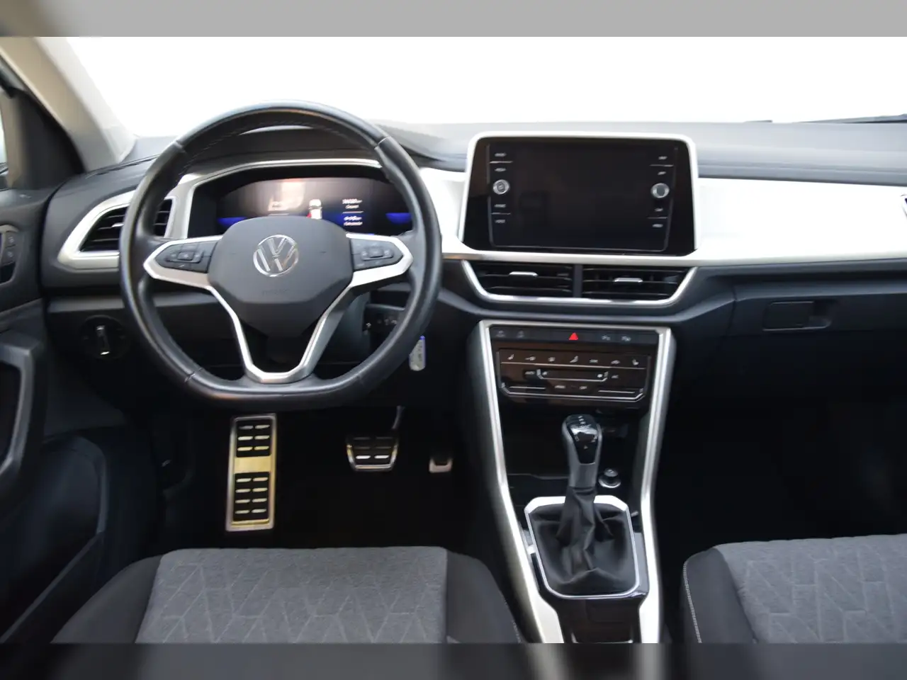 Volkswagen T-Roc TSI Move DSG AHK - LED - Navi 11