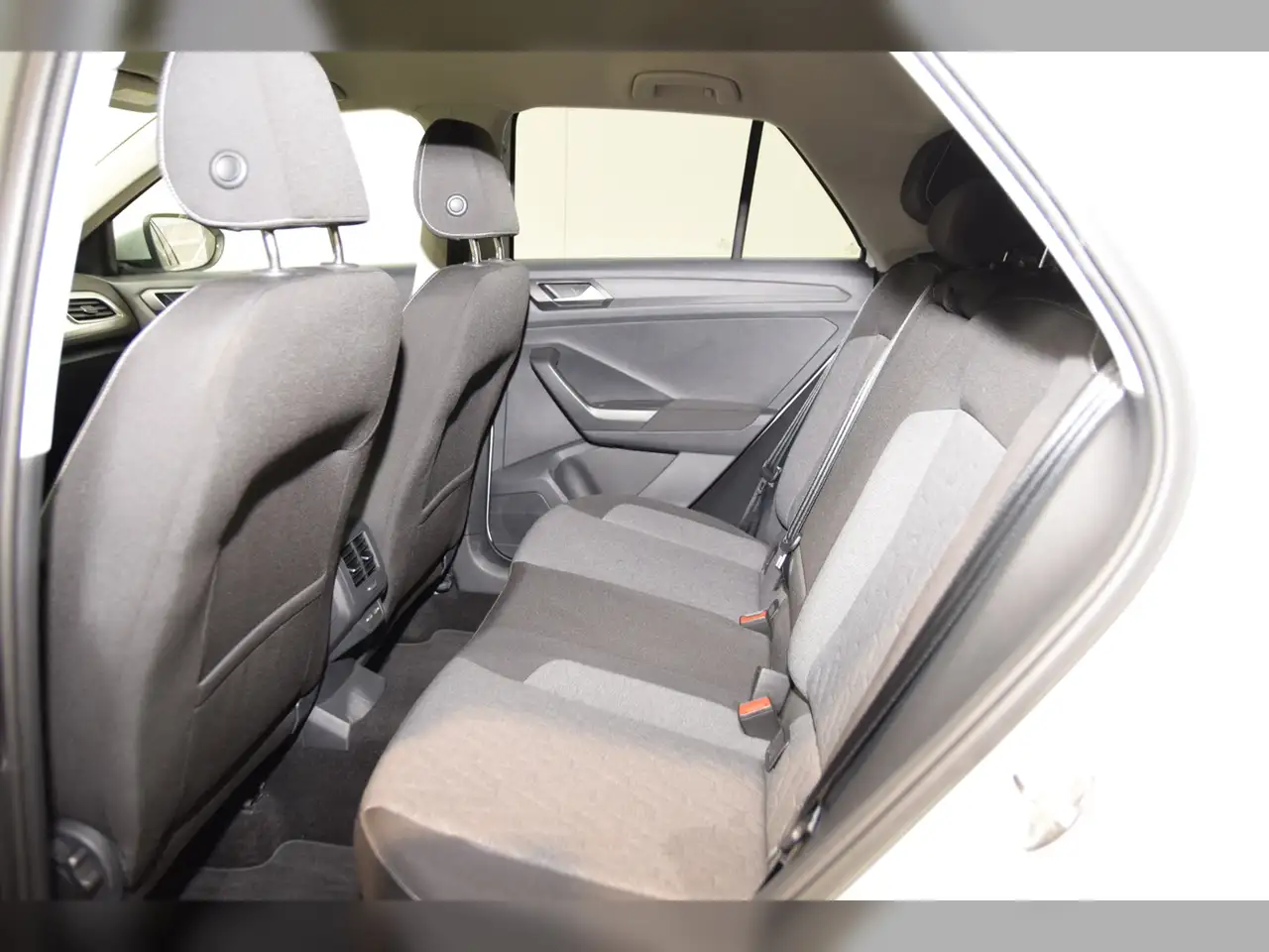 Volkswagen T-Roc TSI Move DSG AHK - LED - Navi 8