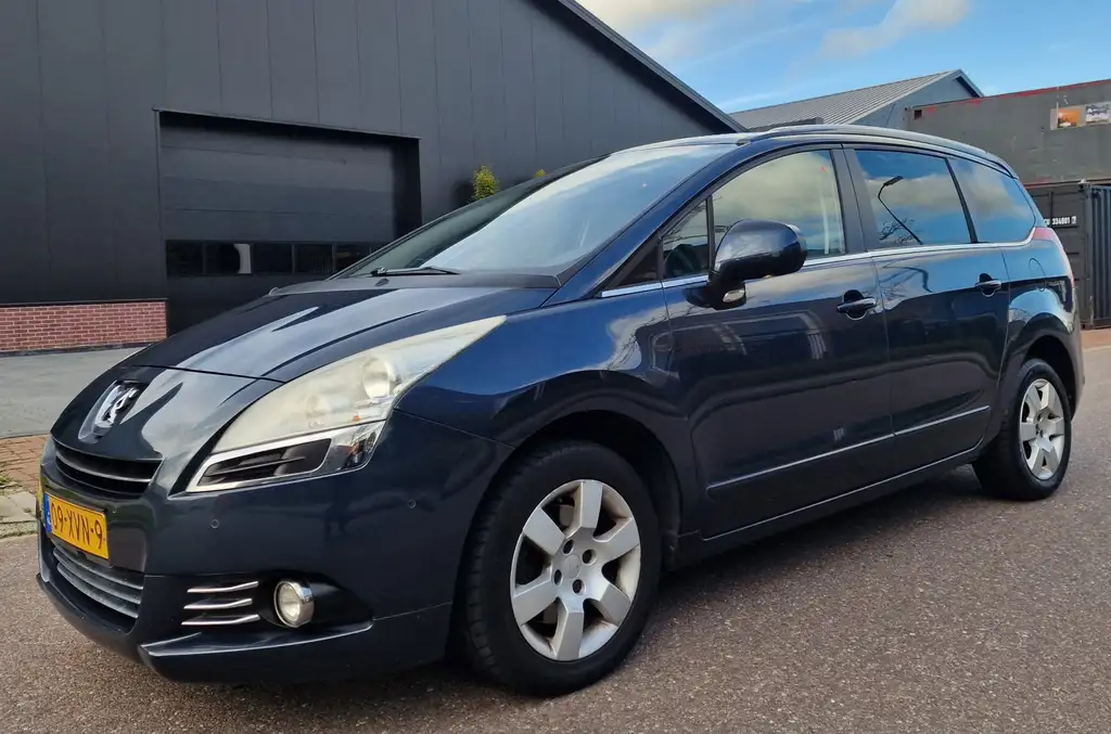 Peugeot 5008 2012 из Европы — купить под ключ