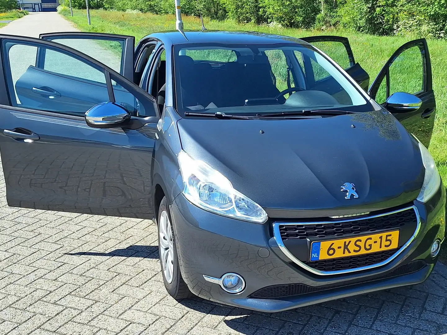 Peugeot 208 208 1.2 VTi Urban Soul Grijs - 2