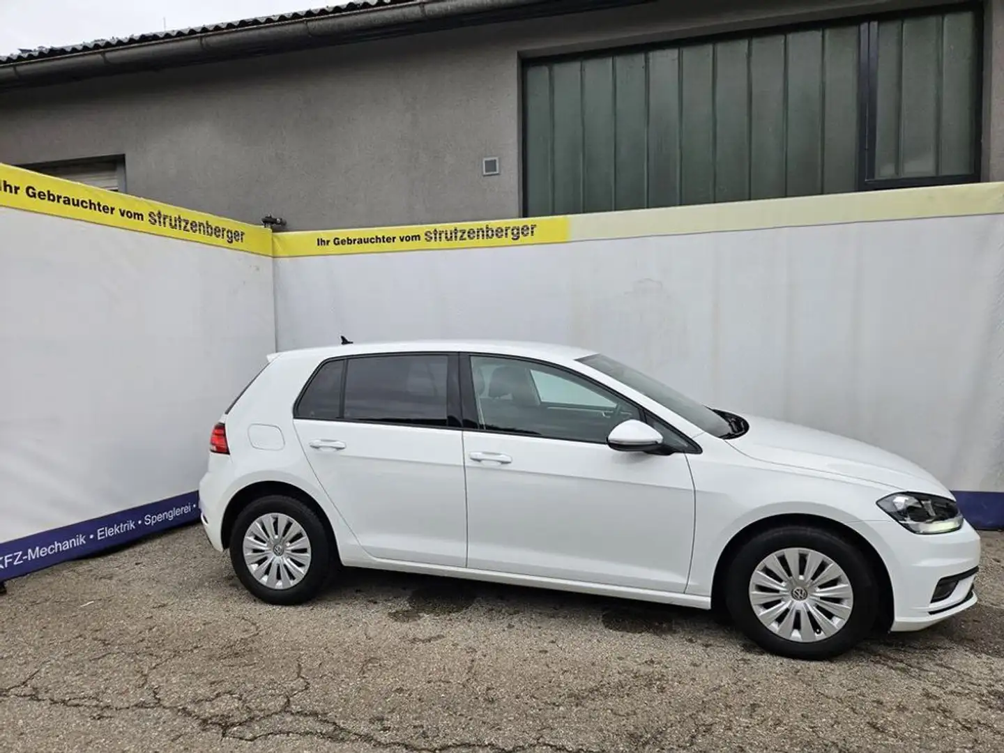 Volkswagen Golf 1,6 TDI 85KW Weiß - 1