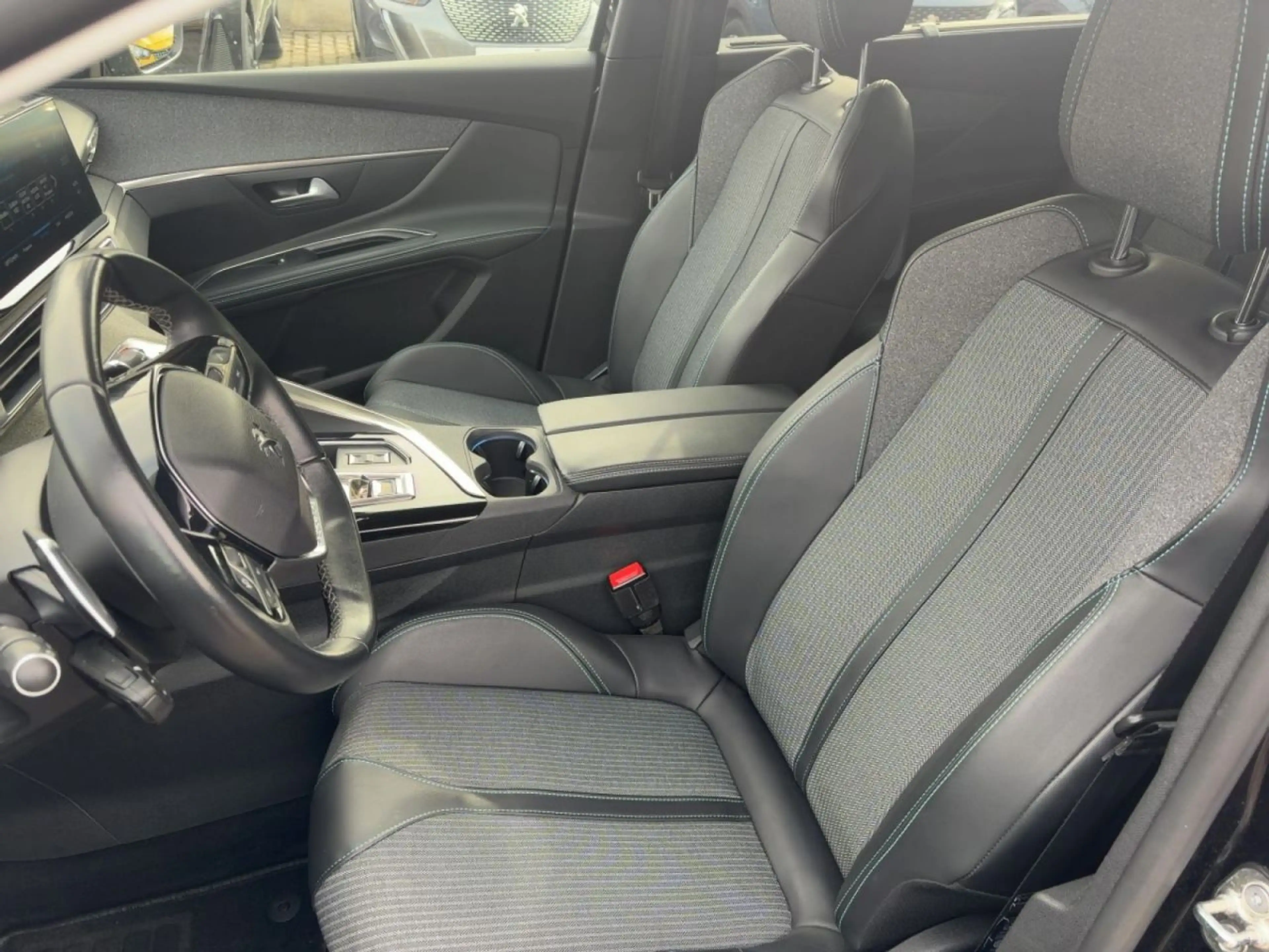 Peugeot 5008 Allure Pack BHDi 130 EAT8 — photo 8