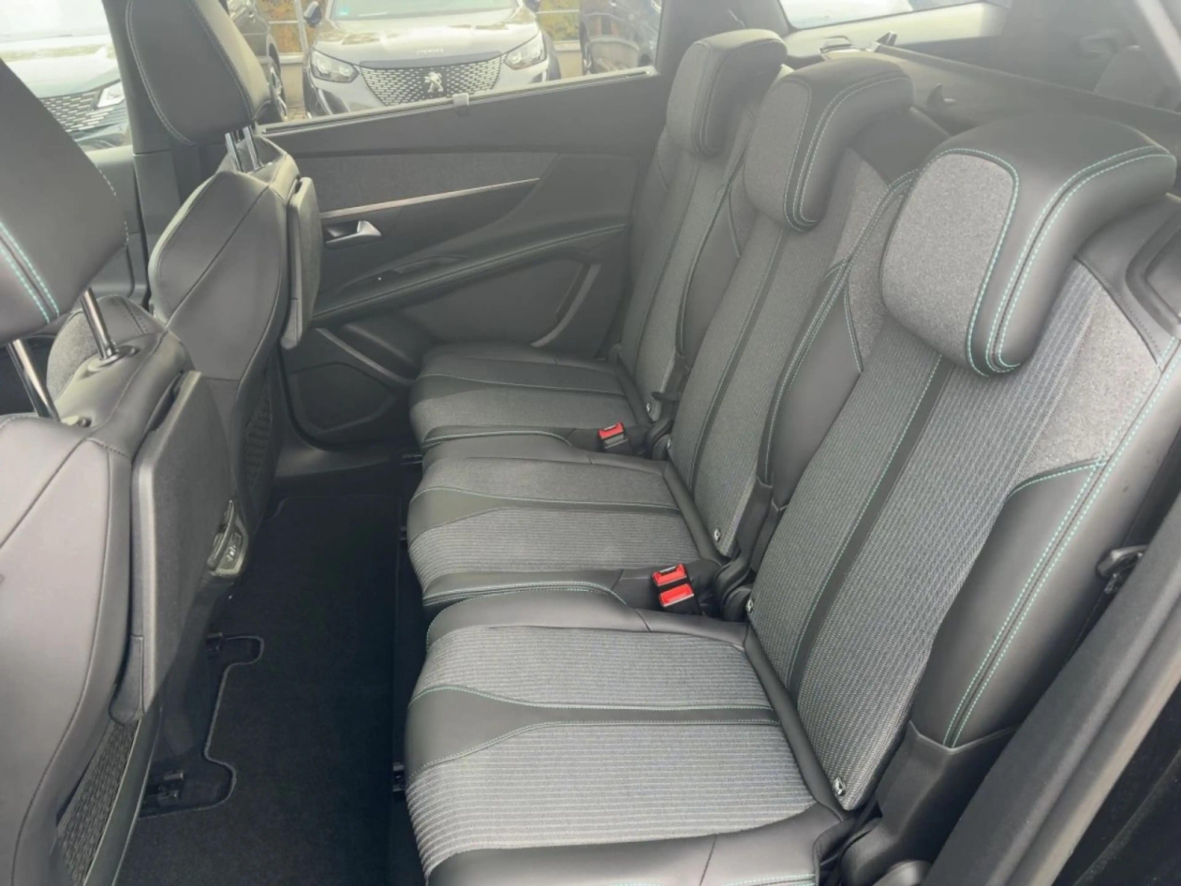 Peugeot 5008 Allure Pack BHDi 130 EAT8 — photo 9