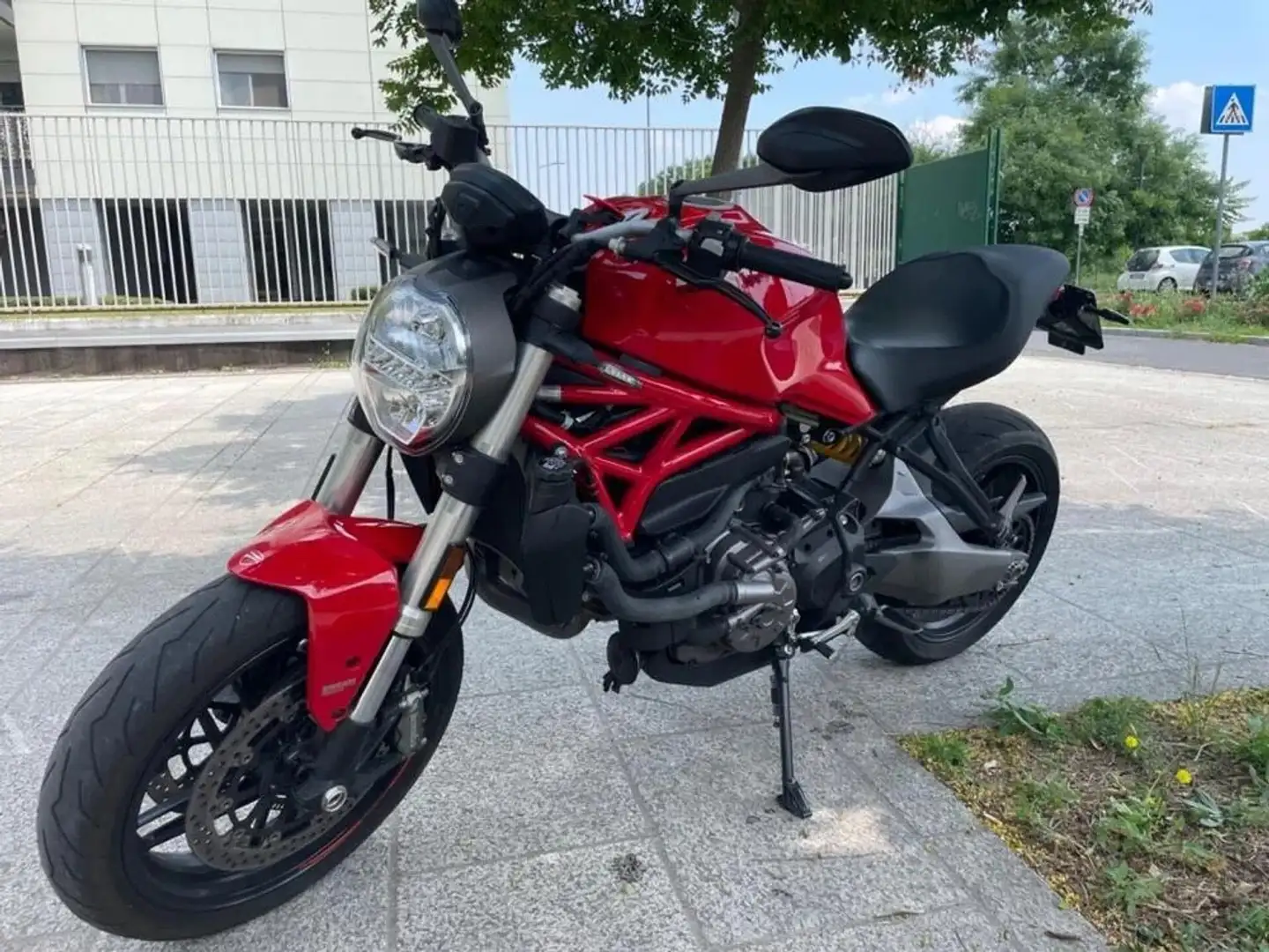 Ducati Monster 821 Червоний - 1