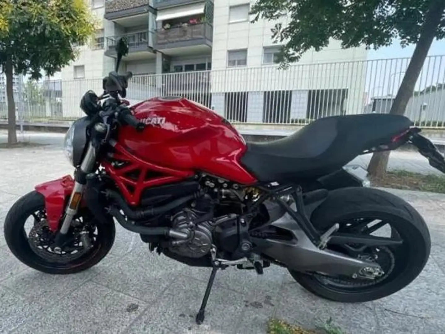 Ducati Monster 821 Rouge - 2