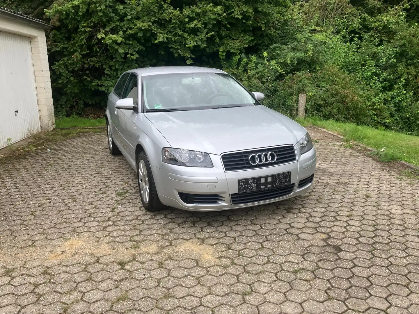 Audi A3 1.6 Attraction Grau - 1