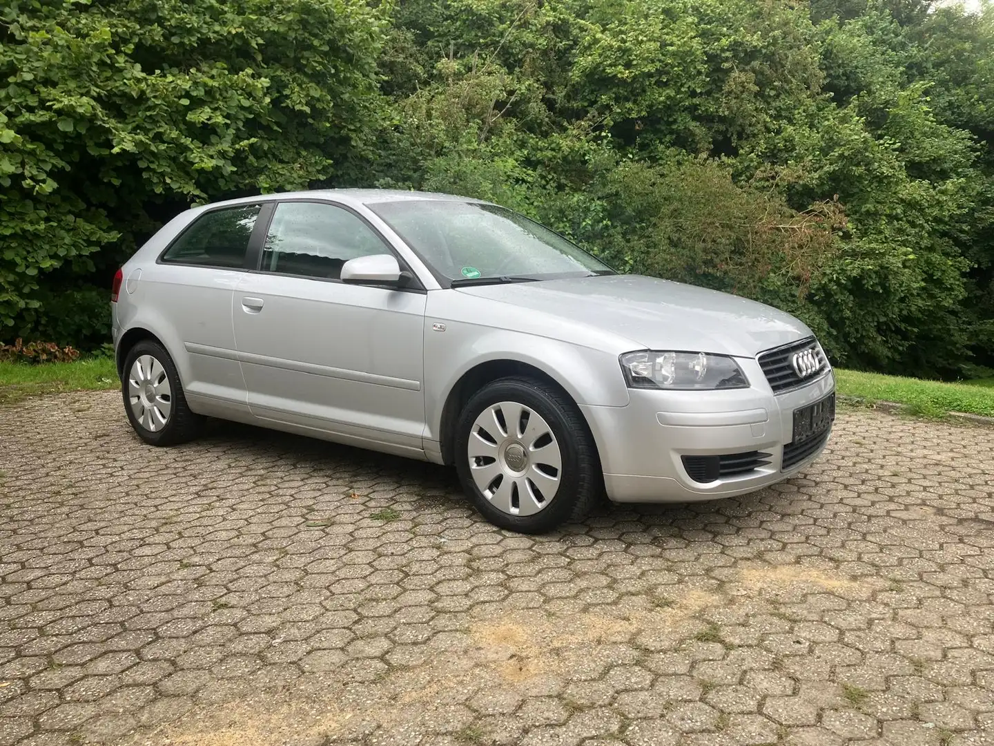 Audi A3 1.6 Attraction Grau - 2
