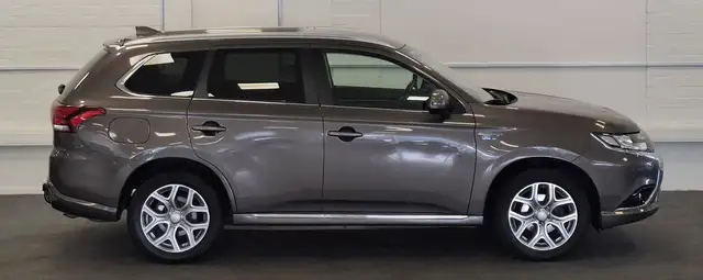 Mitsubishi Outlander view 5