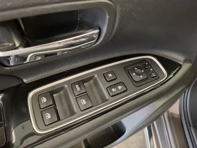 Mitsubishi Outlander view 12