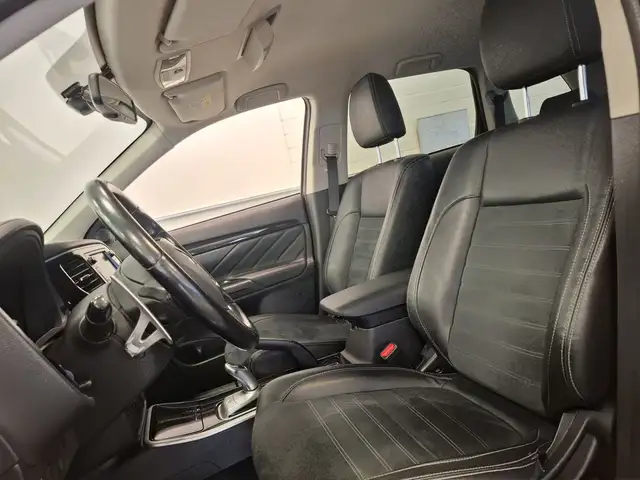 Mitsubishi Outlander view 9