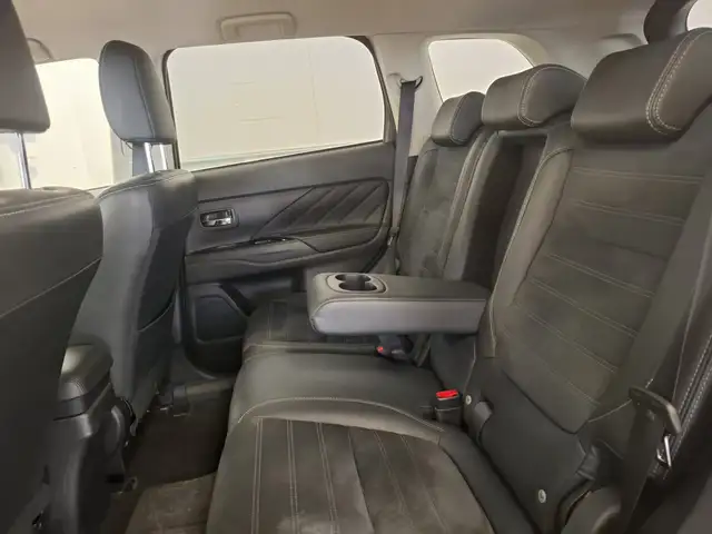 Mitsubishi Outlander view 10