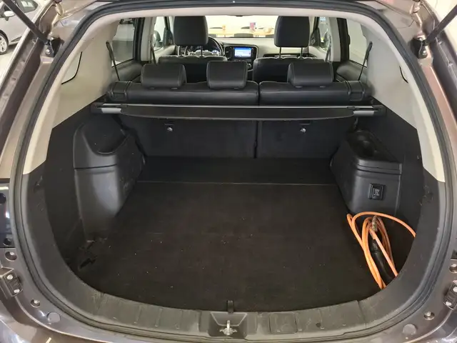 Mitsubishi Outlander view 26