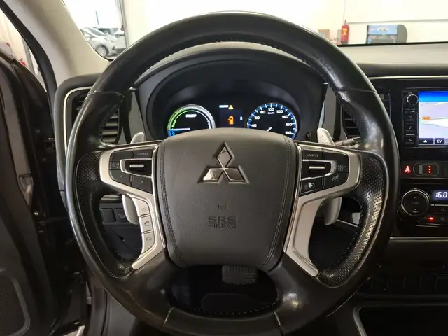 Mitsubishi Outlander view 15