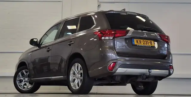 Mitsubishi Outlander view 6
