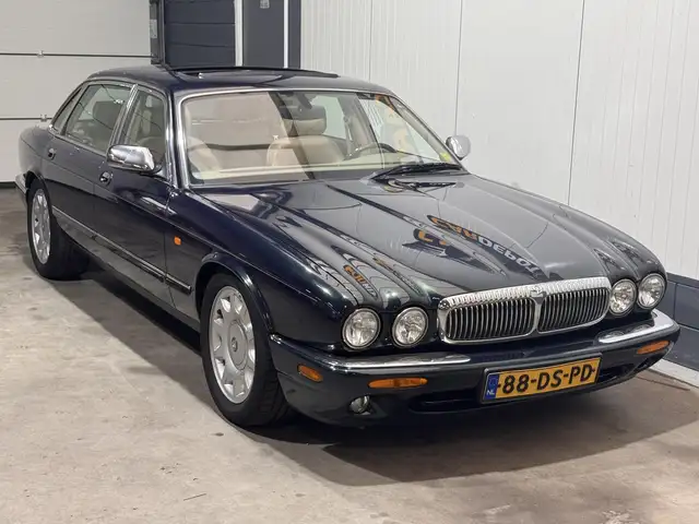 Daimler Super V8 view 3