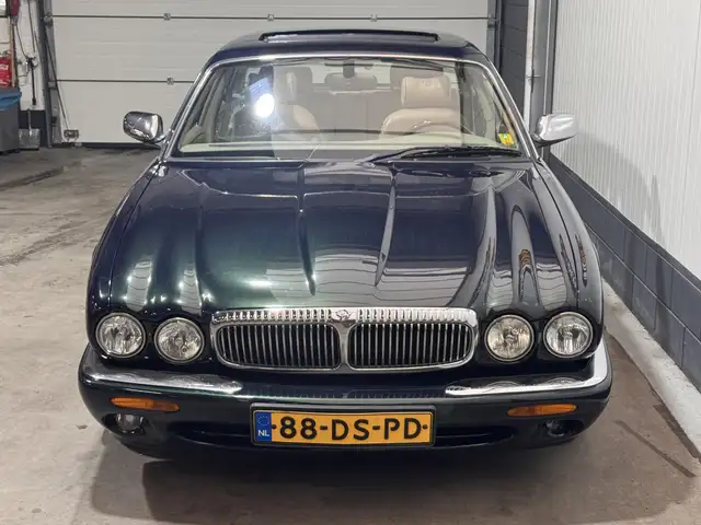 Daimler Super V8 view 2
